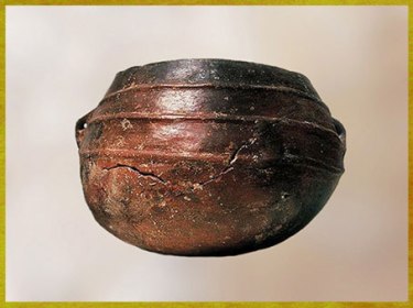 D'après une céramique carénée, Languedoc, chalcolithique, IIIe millénaire avjc, âge du cuivre. (Marsailly/Blogostelle)