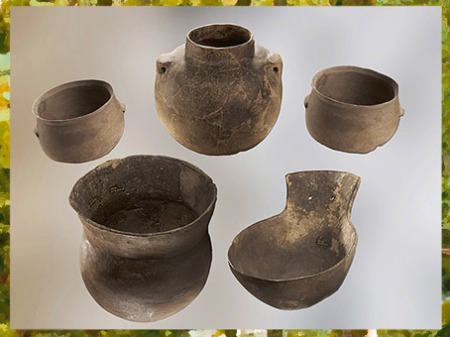 D'après des poteries, pièces de vaisselles, fin Ve millénaire, terre cuite, Noyen-sur-Seine, France, néolithique.  (Marsailly/Blogostelle)