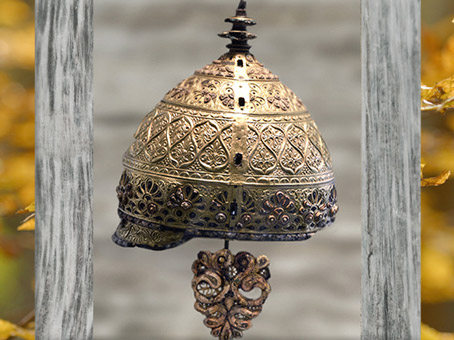 D'après le casque d'Agris, fer, bronze, or et corail, IVe siècle avjc, La Tène, Charente, Gaule celtique, âge du Fer, art Celte. (Marsailly/Blogostelle)