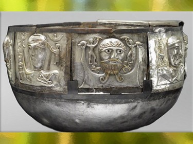 D'après le chaudron de Gundestrup, divinités celtiques, or et argent, Ier siècle avjc, Danemark, art Celte, âge du Fer. (Marsailly/Blogostelle)