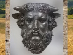 D'après la figure du dieu cornu fluvial Acheloos, Ier siècle avjc, époque de la Gaule Romaine. (Marsailly/Blogostelle)