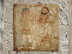 D'après une plaque votive, terre cuite peinte, IIIe siècle apjc, Bactriane (nord Afghanistan), fin époque Kushâna en Inde du Nord. (Marsailly/Blogostelle)