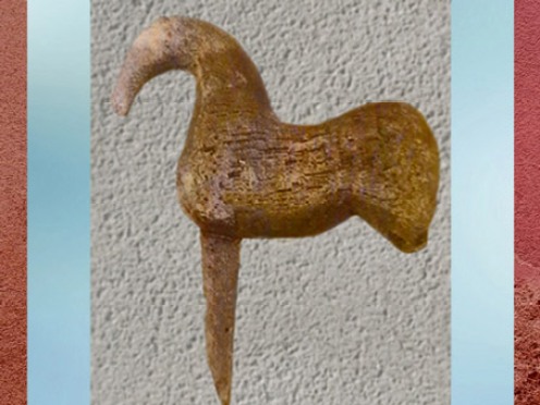 D'après un cheval ex-voto, hêtre, source des Roches, Ier siècle apjc, Chamalières, France, Gaule Romaine. (Marsailly/Blogostelle)