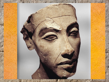 D’après une tête d’Akhénaton- Aménophis IV, stuc, Amarna, XVIIIe dynastie, Nouvel Empire, Égypte Ancienne. (Marsailly/Blogostelle)