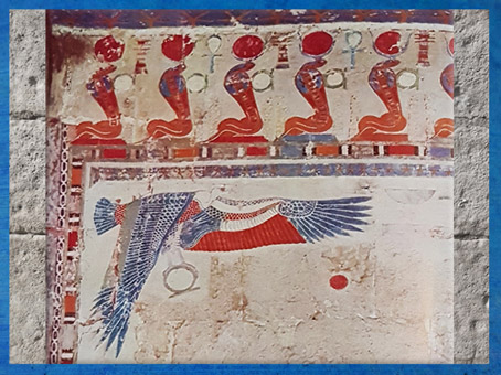 D’après le vautour et une frise de cobras, chapelle d'Anubis, temple de la reine Hatchepsout, XVIIIe dynastie, Deir el-Bahari, Nouvel Empire, Égypte Ancienne. (Marsailly/Blogostelle)
