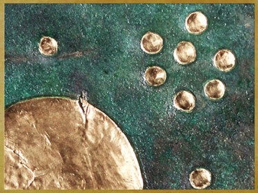 D'après le disque de Nebra, soleil ou pleine lune, étoiles, bronze et or, vers 1600 avjc, Allemagne, âge du Bronze. (Marsailly/Blogostelle)
