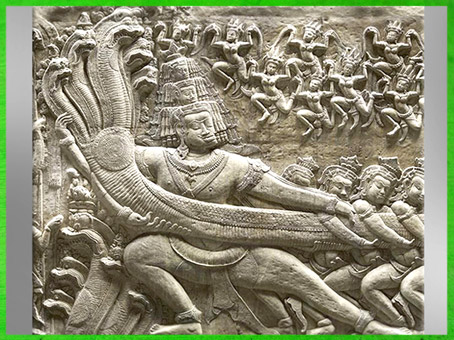 D’après le serpent Vāsuki tiré par les asuras, Barattage de la mer de lait, moulage du XIXe siècle d'un bas-relief d’Angkor Vat, Cambodge. (Marsailly/Blogostelle)