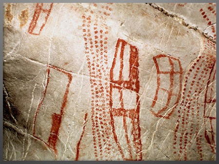 D’après des graphismes, peintures rupestres, grotte d'El Castillo, 40 800 avjc, Puente Viesgo, Espagne, paléolithique supérieur. (Marsailly/Blogostelle)