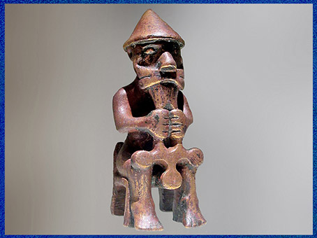D’après le dieu nordique Thor et son marteau Mjöllnir avec lequel il crée la foudre, bronze, Xe siècle, Reykjavik, Islande. (Marsailly/Blogostelle)
