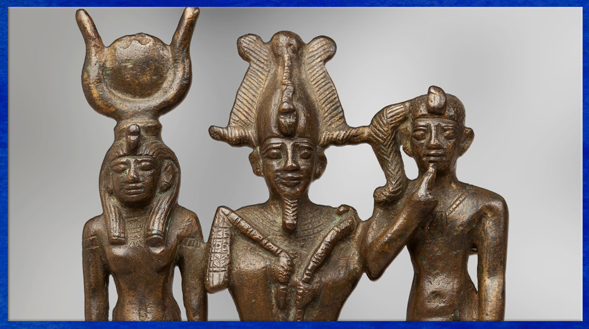 D'après la triade Osiris, Isis, Horus, mythologie, Egypte ancienne, Histoire du Sacré. (Marsailly/Blogostelle)